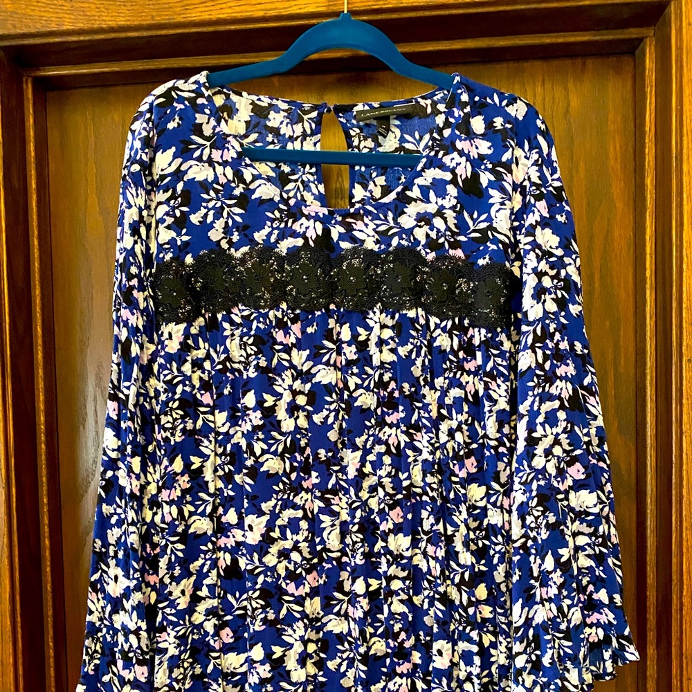 Floral draped shirt with lace front detail